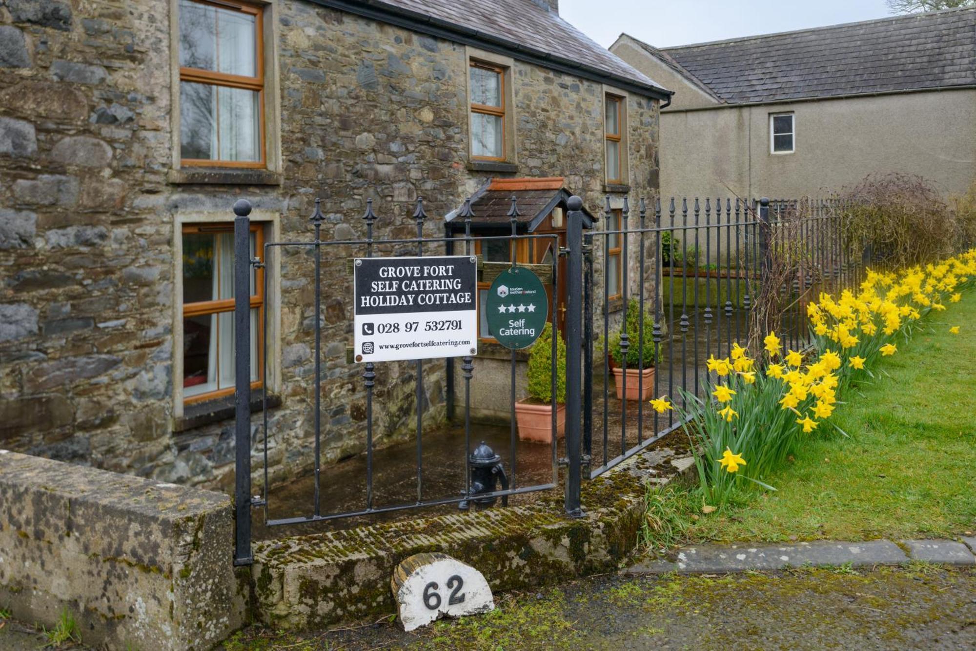 Grove Fort Self Catering Farmhouse Finnis Exterior photo